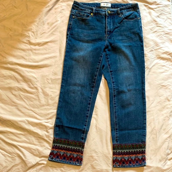 Jones Studio Denim - Jones Studio Mid Rise Cropped Jeans - size 8